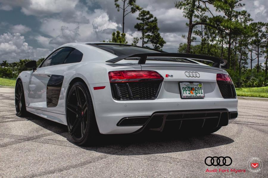  Audi R8 V10 on Vossen Wheels (HC-1) 2017 года  (фото 11 из 20)